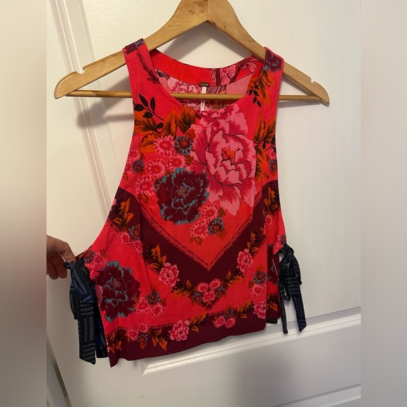 Free people XS sleeveless side tie floral blouse. Excellent condition - Picture 7 of 9